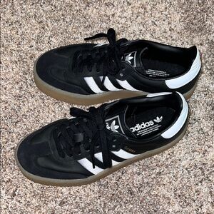 Adidas SAMBA! Women’s size 6